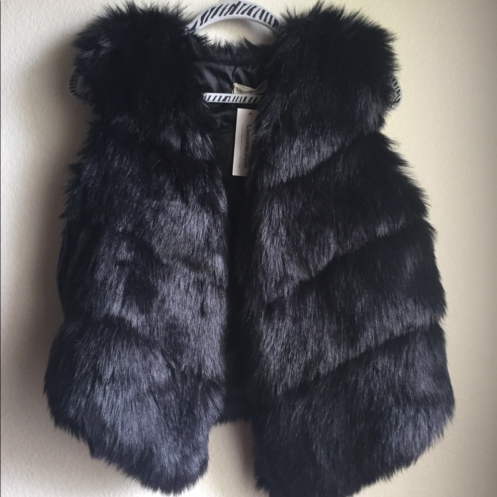🆕Women’s Faux Fur Black Vest
